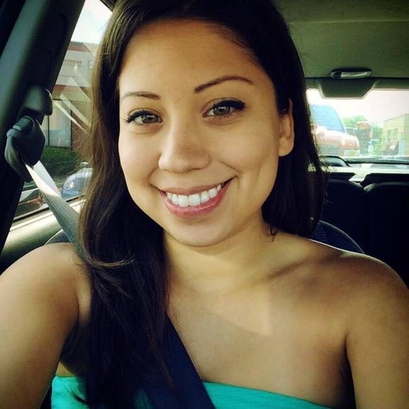 Meet your Posher, Cassandra - Picture 1 of 1